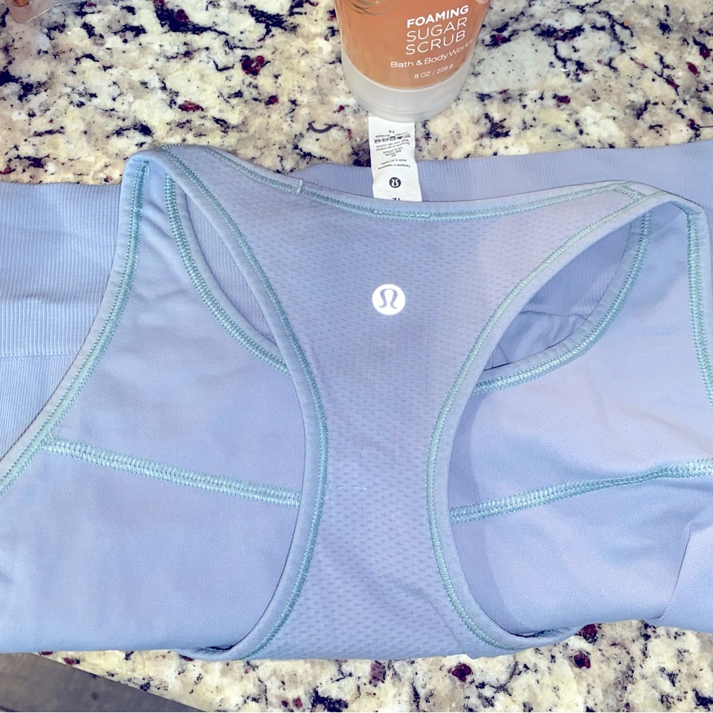 Lululemon top!